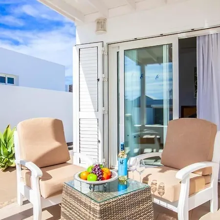 Sleeps 6 Pool Wifi Villa *